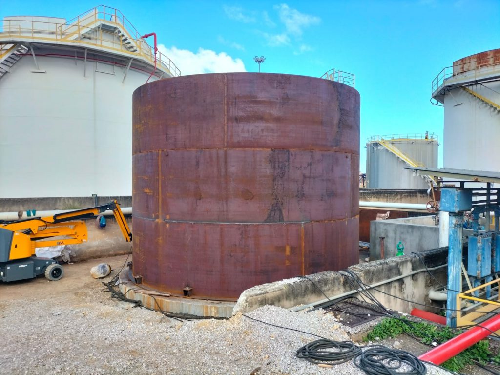 Ergo Meccanica has been working in the field of engineering, construction, assembly and maintenance of industrial plants and pressure vessels. EPC, Equipment,  Maintenance, Machineries. Storage Tanks