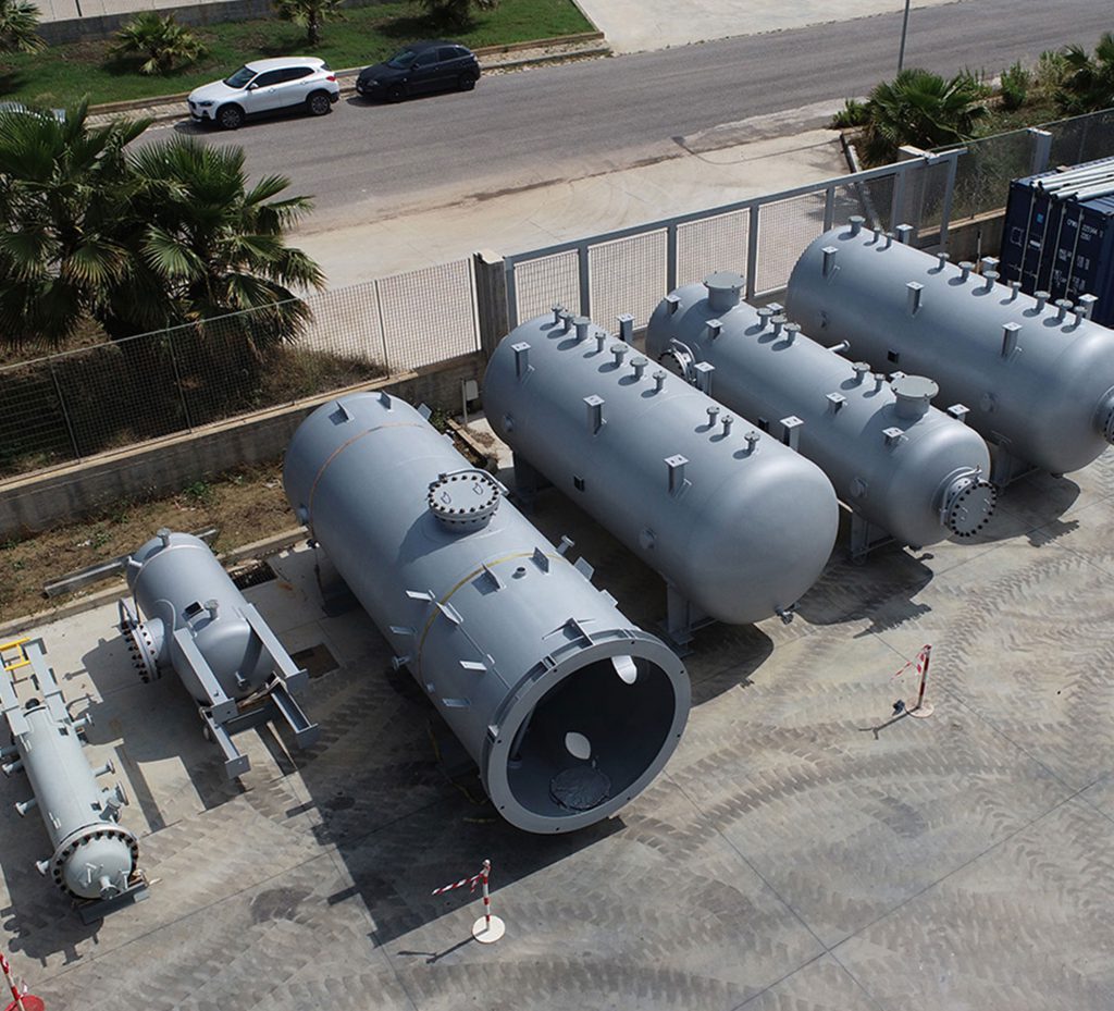 Ergo Meccanica has been working in the field of engineering, construction, assembly and maintenance of industrial plants and pressure vessels. EPC, Equipment,  Maintenance, Machineries. Vessel